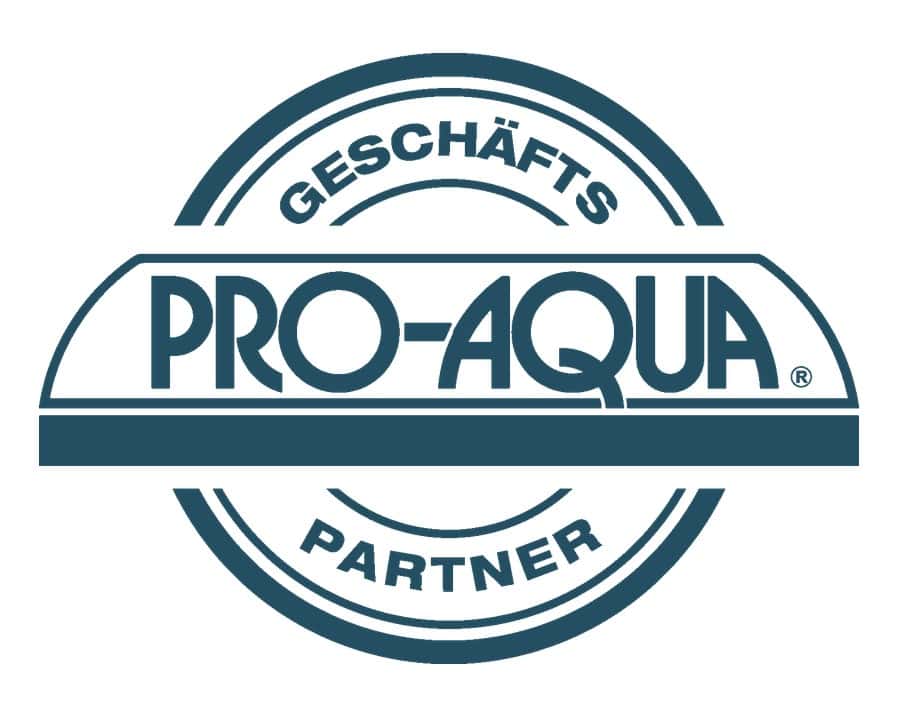 Patrick Heil, Pro-Aqua Geschäftspartner, im Poloshirt vor dem Vivenso